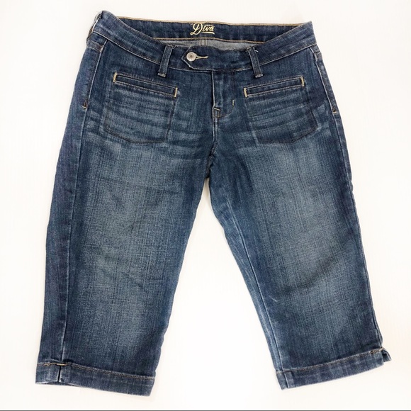 Old Navy The Diva Bermuda Jean Shorts Size 2 - Picture 1 of 7